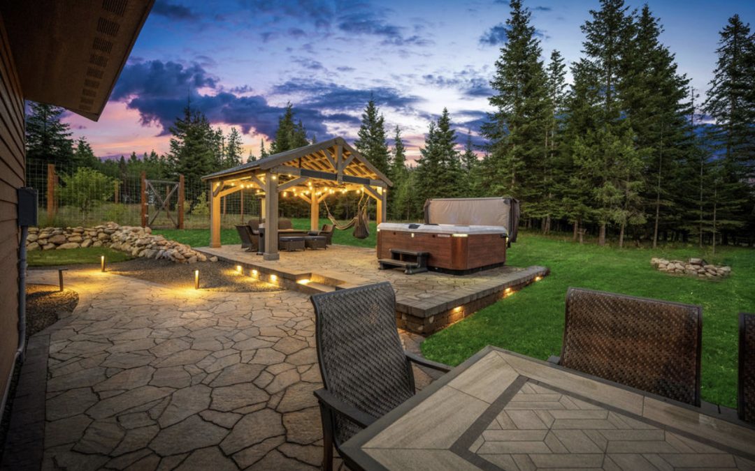 How to Design a Patio Around a Fire Pit